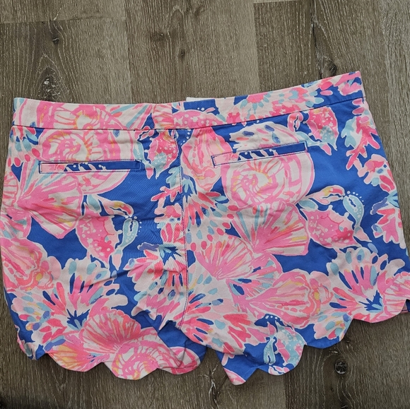 Lilly Pulitzer Buttercup Stretch Scallop Hem Shorts Size 12 Pink Blue Floral - Picture 3 of 6